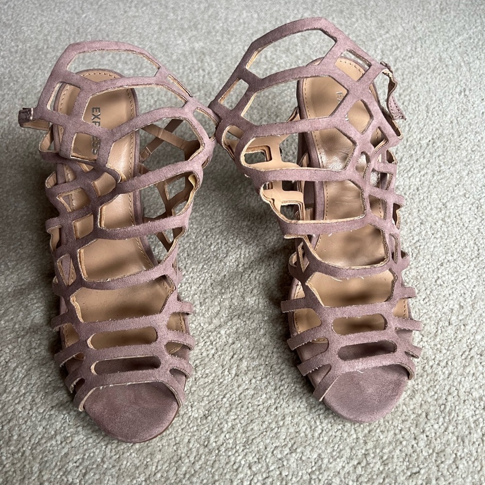 Express Women’s Mauve Pink Suede Strappy High Heels. Size 7